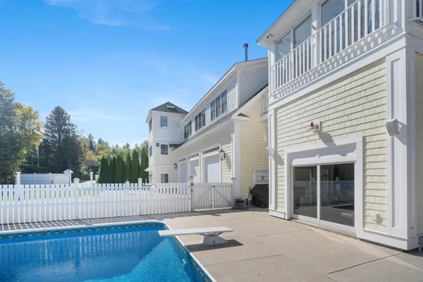 $3,700,000 | 51 Pond Street, Newton, NH 03858