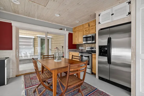 $3,700,000 | 51 Pond Street, Newton, NH 03858