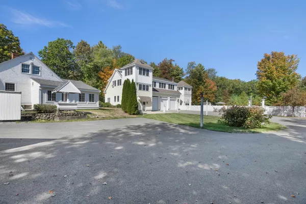 $3,700,000 | 51 Pond Street, Newton, NH 03858