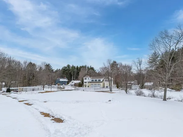 $3,700,000 | 51 Pond Street, Newton, NH 03858