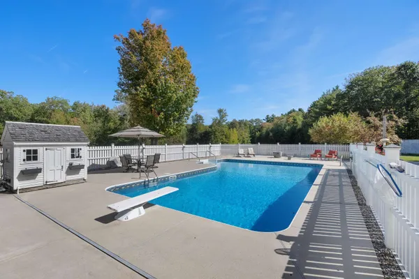 $3,700,000 | 51 Pond Street, Newton, NH 03858