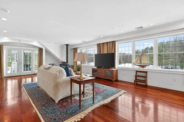 $3,700,000 | 51 Pond Street, Newton, NH 03858