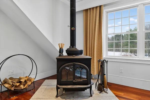 $3,700,000 | 51 Pond Street, Newton, NH 03858