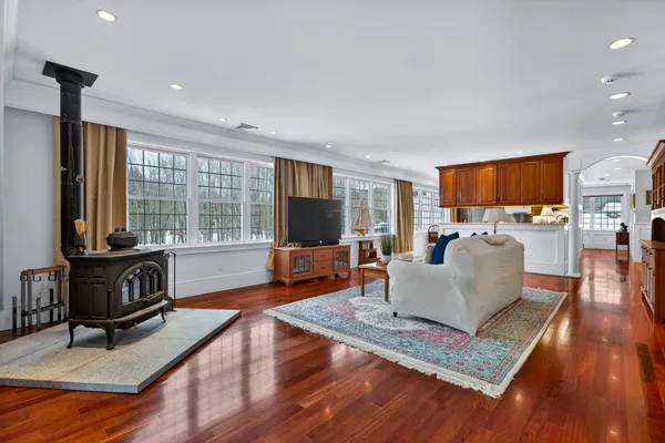 $3,700,000 | 51 Pond Street, Newton, NH 03858