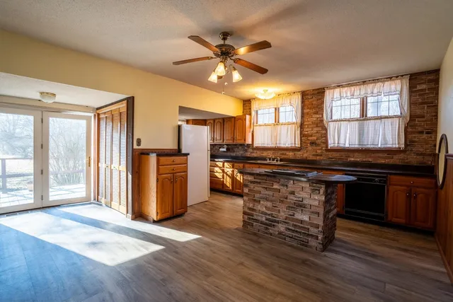 $215,000 | 401 North Jenette Avenue, Buckner, IL 62819