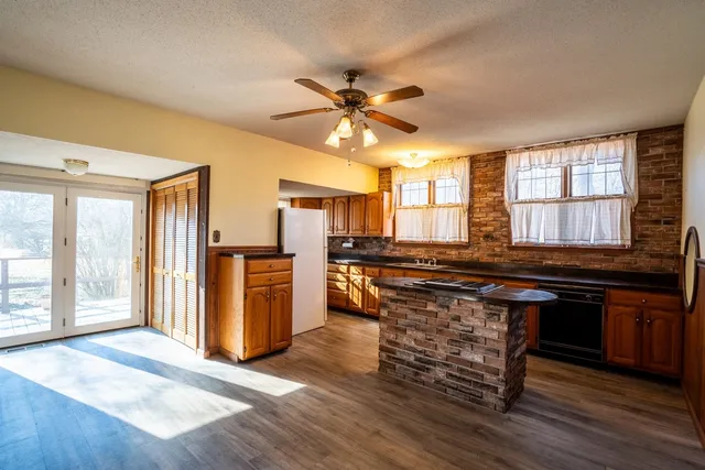 $215,000 | 401 North Jenette Avenue, Buckner, IL 62819