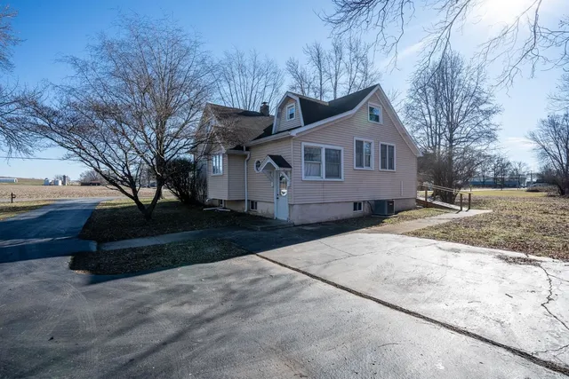 $215,000 | 401 North Jenette Avenue, Buckner, IL 62819