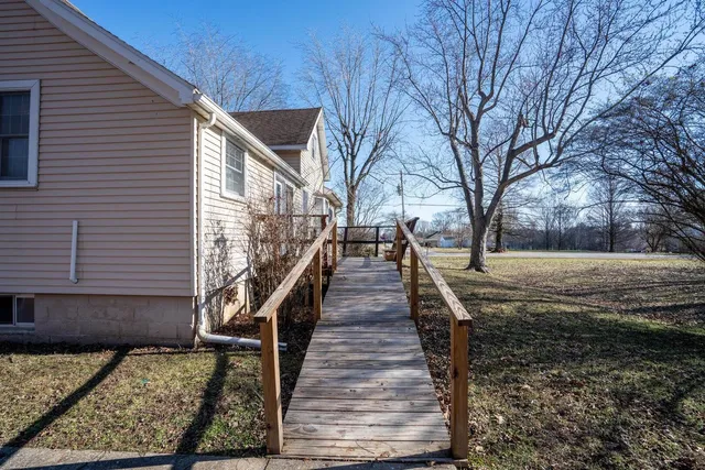 $215,000 | 401 North Jenette Avenue, Buckner, IL 62819