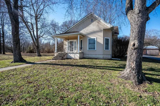 $215,000 | 401 North Jenette Avenue, Buckner, IL 62819