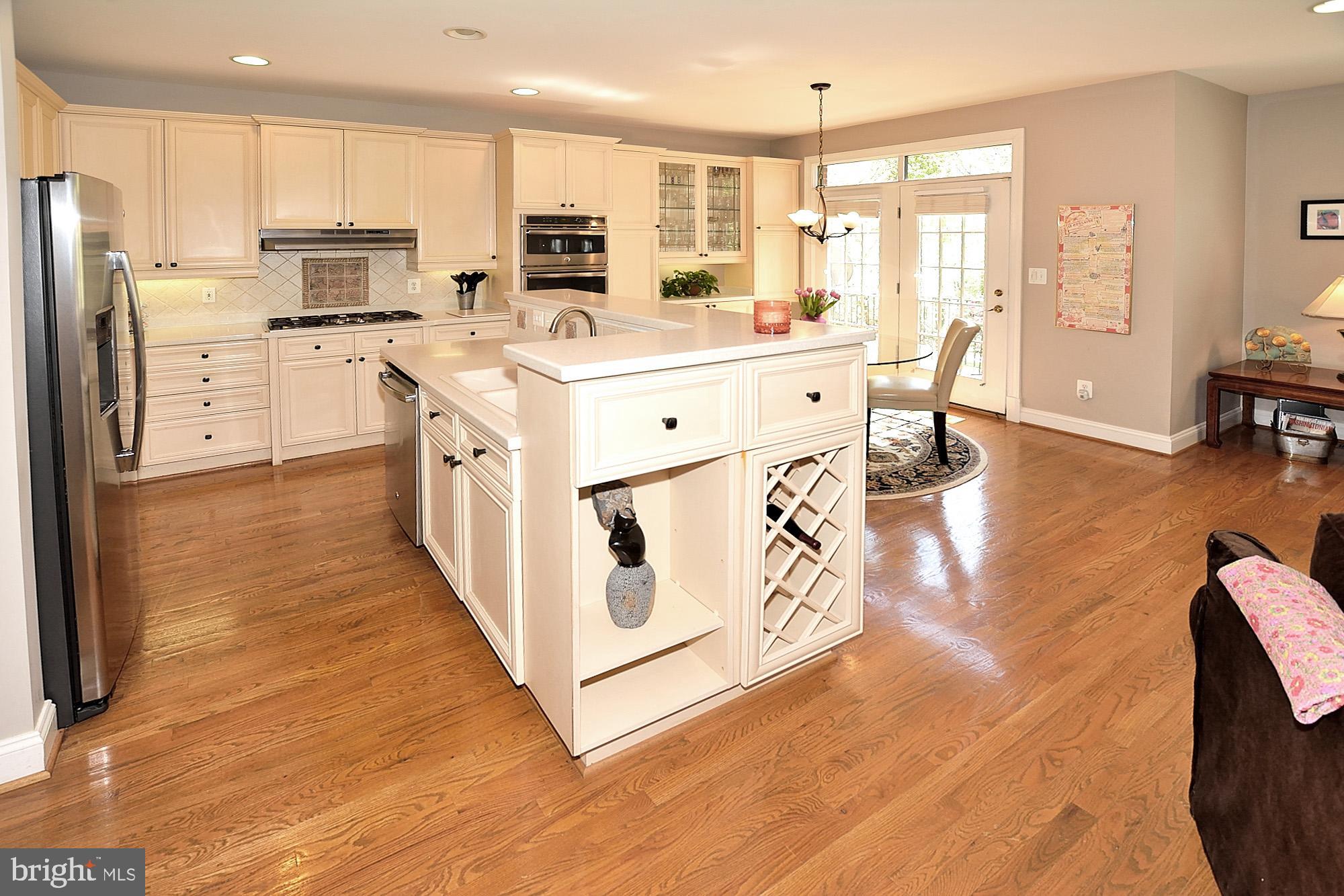 12192 Chancery Station Circle Reston, VA 20190 - Photo 12 of 39 KITCHEN