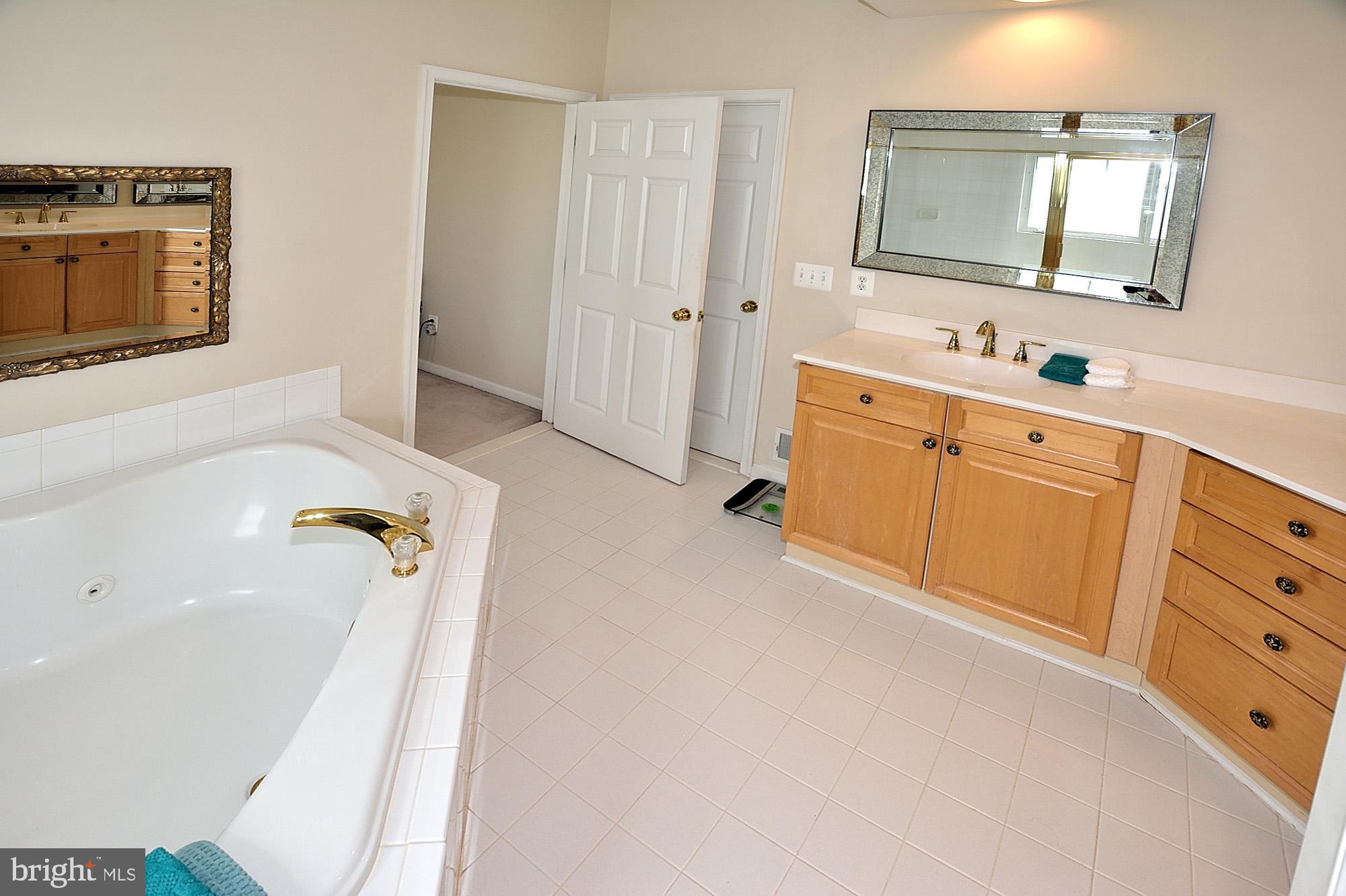 12192 Chancery Station Circle Reston, VA 20190 - Photo 27 of 39 MASTER BATH