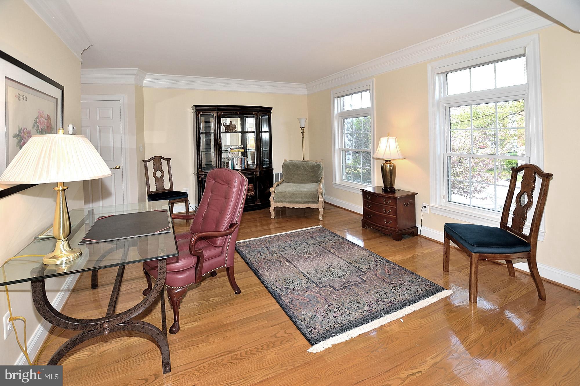 12192 Chancery Station Circle Reston, VA 20190 - Photo 4 of 39 LIVING ROOM