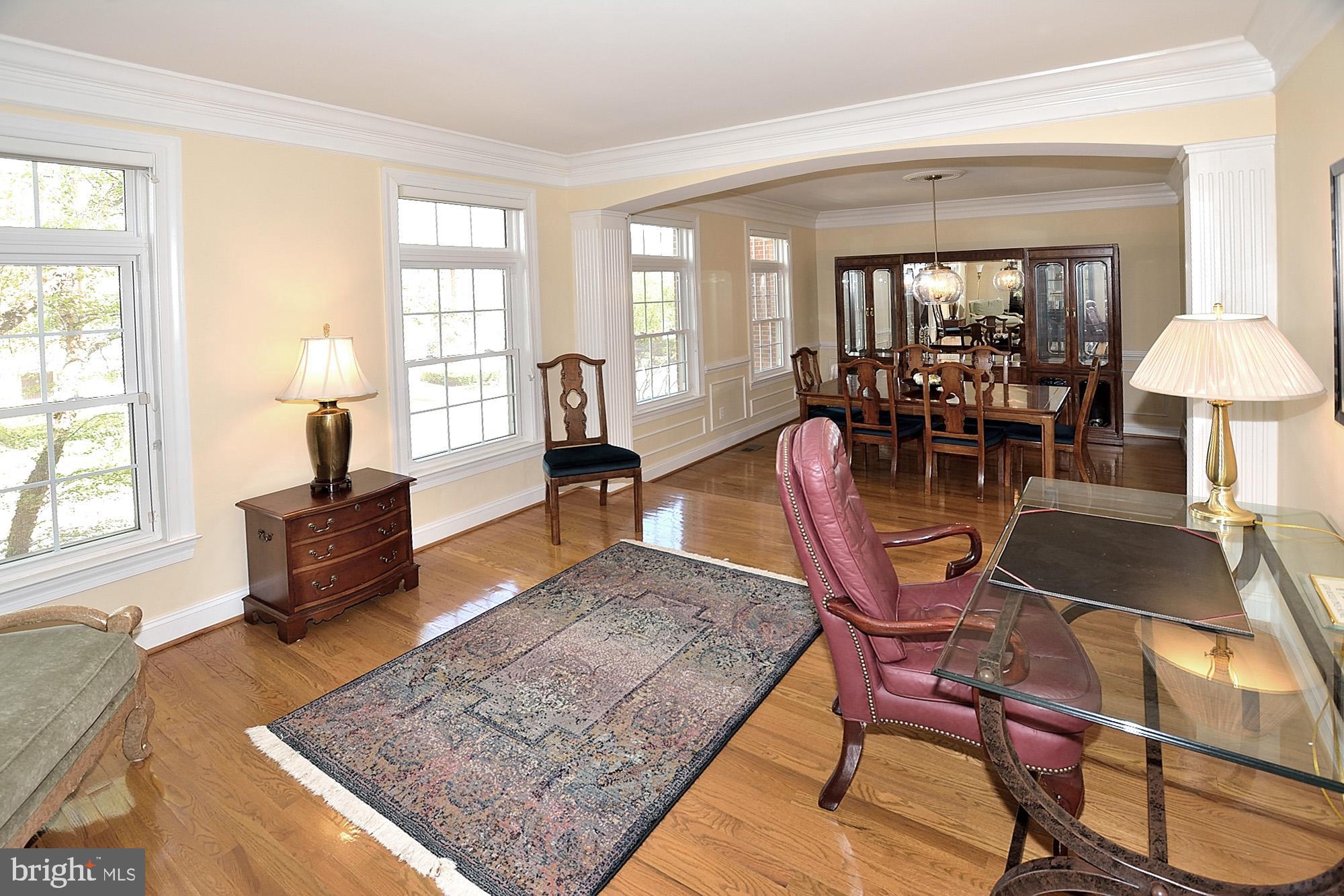 12192 Chancery Station Circle Reston, VA 20190 - Photo 5 of 39 LIVING ROOM