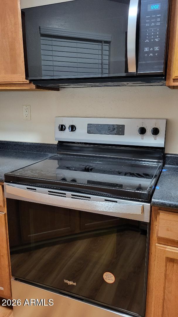 3845 East Greenway Road, Unit 121 Phoenix, AZ 85032 - Photo 6 of 28 Brand new Microwave & Oven
