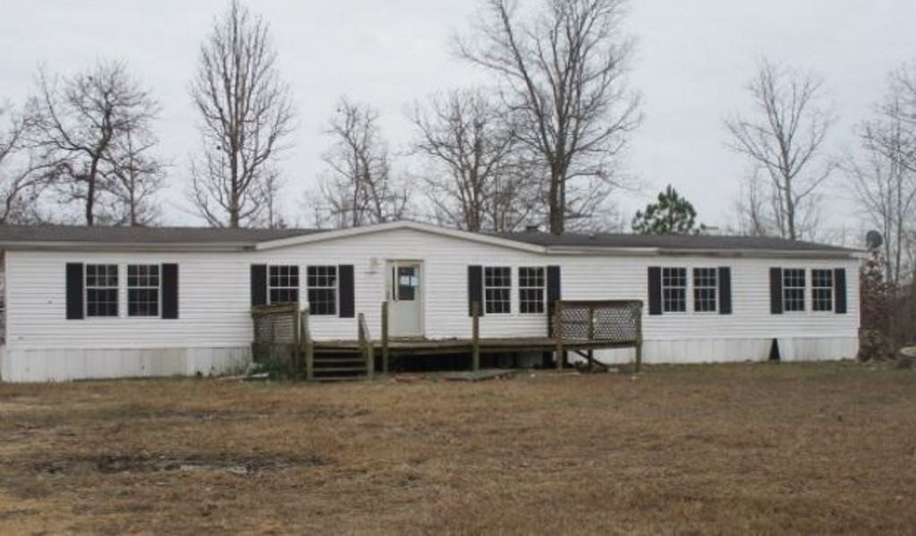 212 Coble Road Hohenwald, TN 38462 - Photo 1 of 11 Gallery Image 1