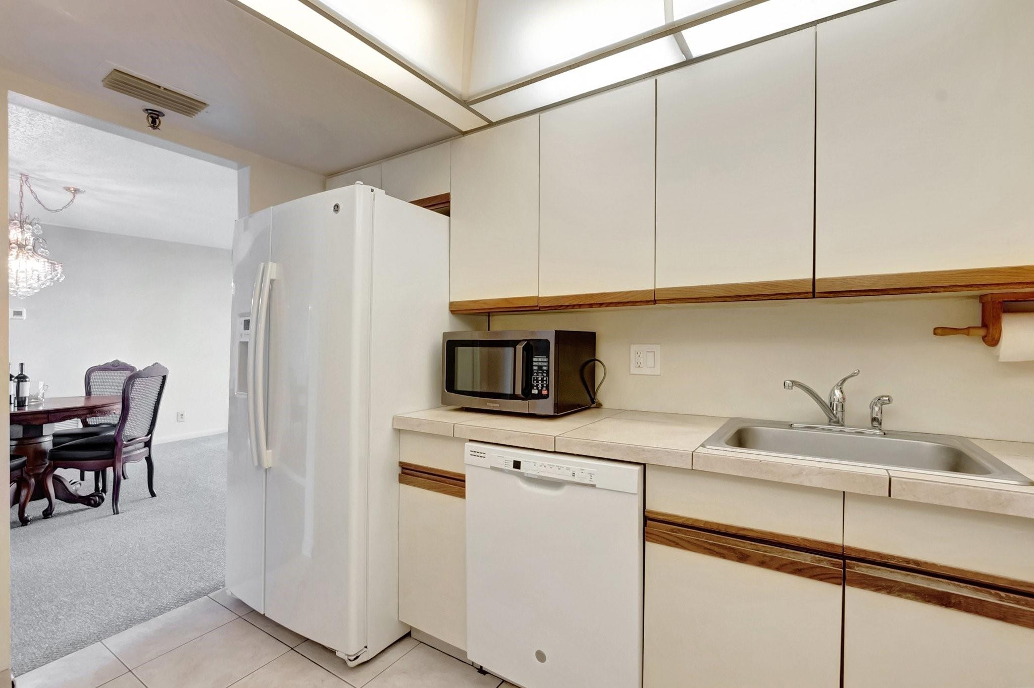 5260 Northwest 2nd Avenue, Unit 504 Boca Raton, FL 33487 - Photo 7 of 23 Kitchen