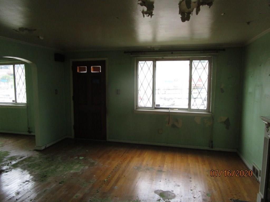 247 Rodi Road Pittsburgh, PA 15235 - Photo 3 of 11 Gallery Image 3