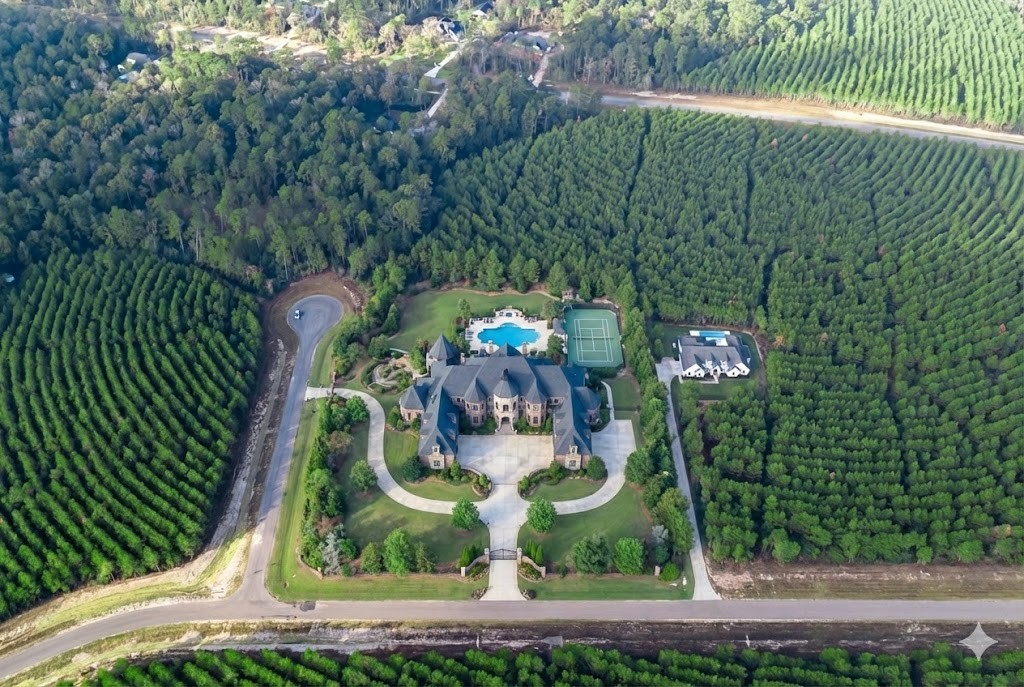 a view of outdoor space and garden