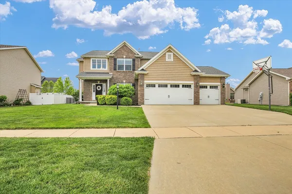 $499,500 | 205 Independence Drive, Savoy, IL 61874