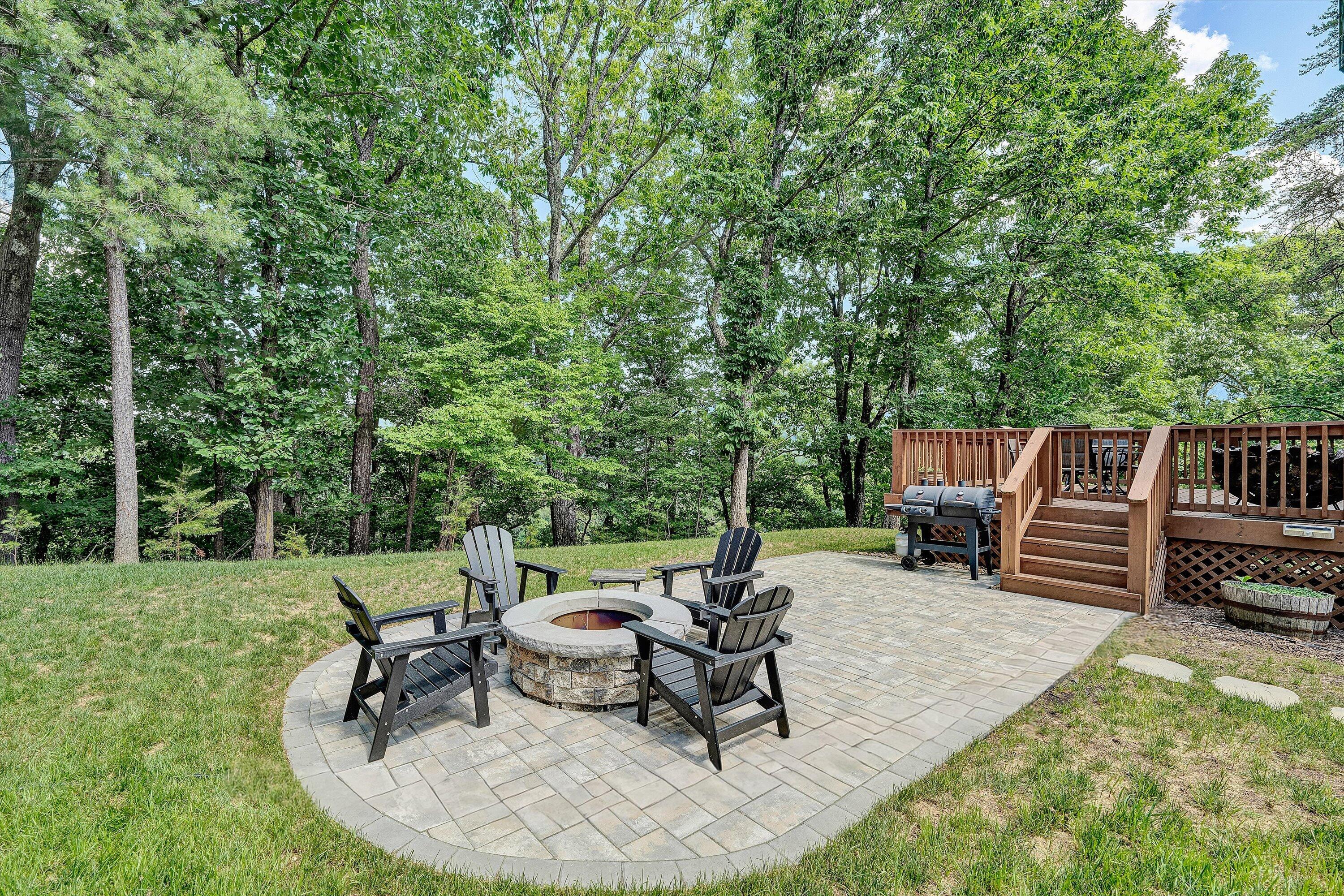 6211 Hillcrest Road Salem, VA 24153 - Photo 32 of 36 a view of a backyard with sitting area