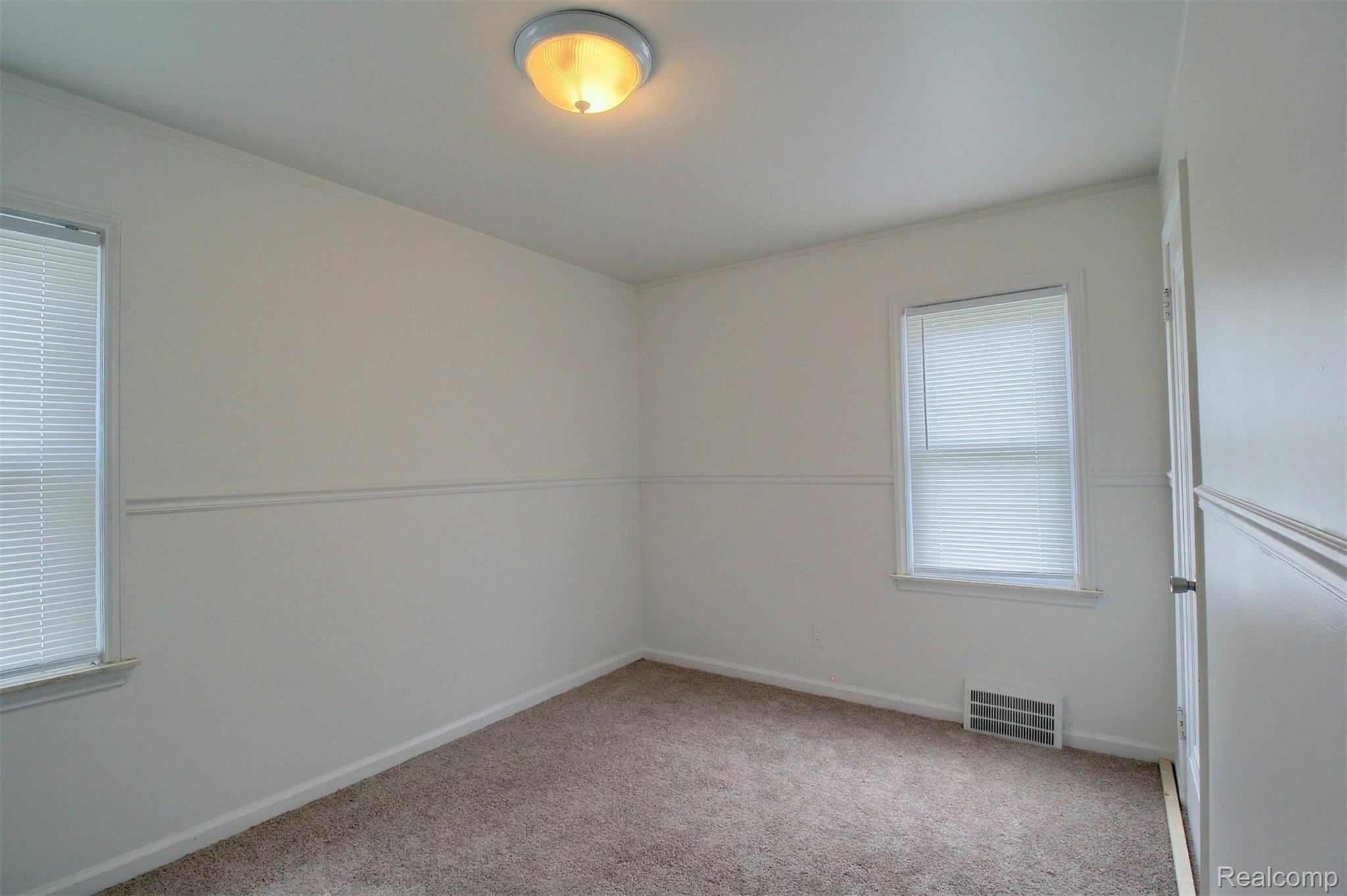 6587 Pelham Road Allen Park, MI 48101 - Photo 13 of 23 13-2nd Bedroom.jpg