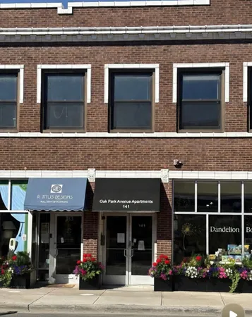 $2,695 | 141 South Oak Park Avenue, Unit 9, Oak Park, IL 60302