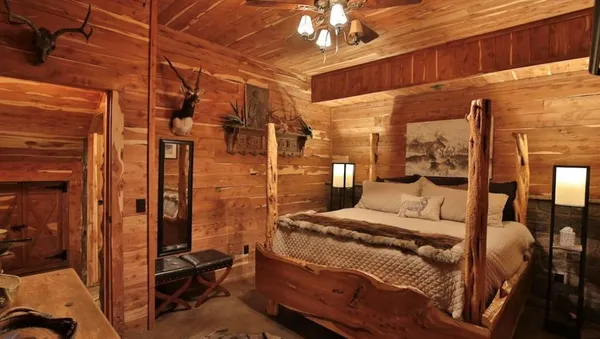 a view of an outdoor space