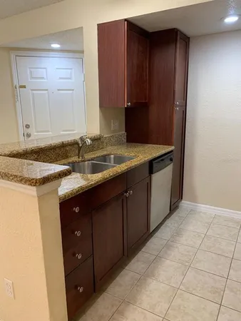 $1,400 | 5112 Conroy Road, Unit 14, Orlando, FL 32811
