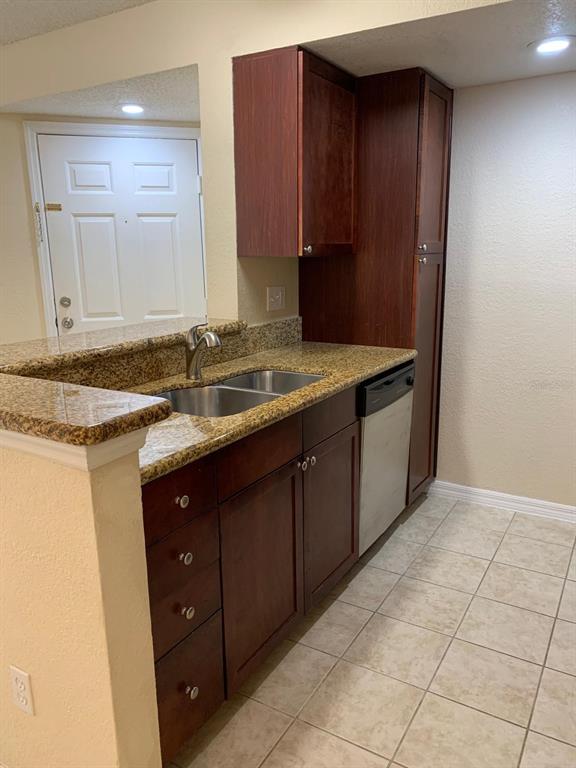 5112 Conroy Road, Unit 14 Orlando, FL 32811 - Photo 3 of 19