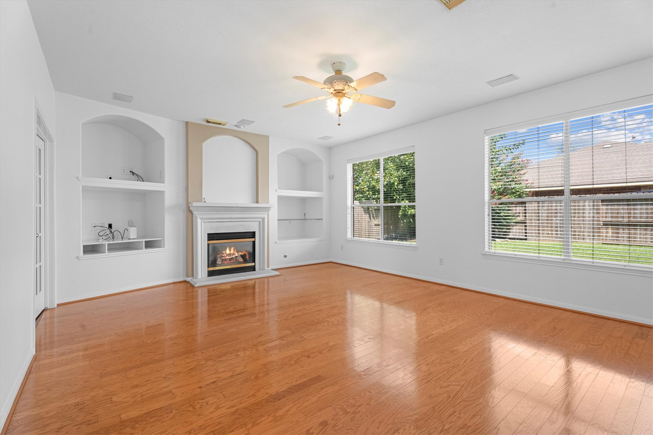 9218 Memorial Pines Way Spring, TX 77379 - Photo 7 of 28 Family room