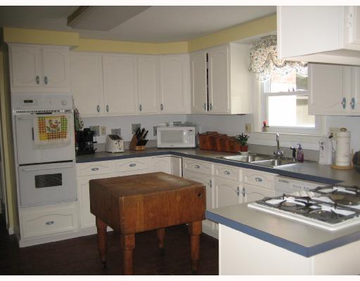 3881 Windover Road Murrysville, PA 15668 - Photo 5 of 8 Kitchen. LIGHT AND BRIGHT KITCHEN WITH NEWER COUNTERTOPS