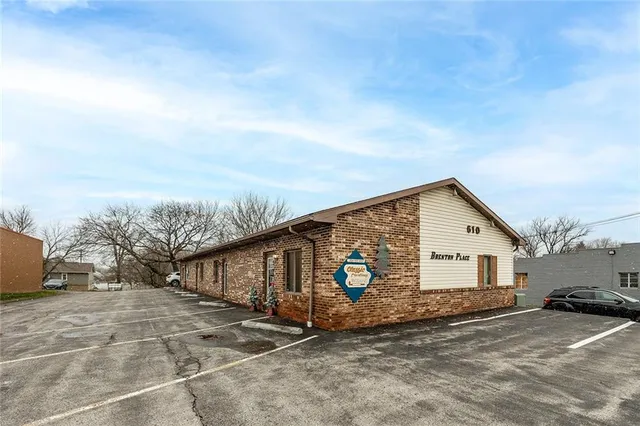 a view of a house with backyard