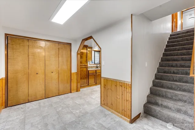 a view of entryway with interior