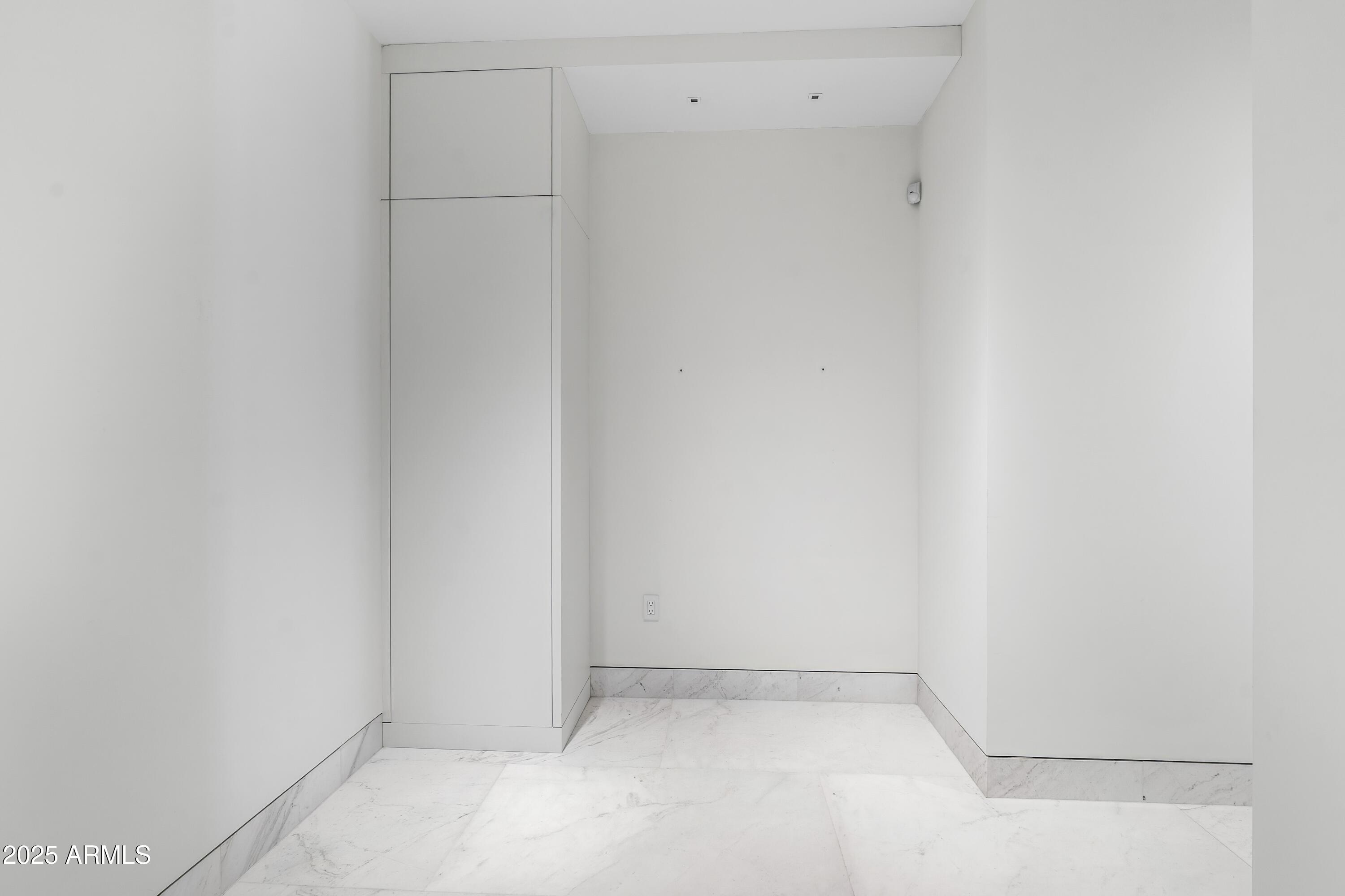 6587 North Palmeraie Boulevard, Unit 2041 Paradise Valley, AZ 85253 - Photo 20 of 74 020_Foyer