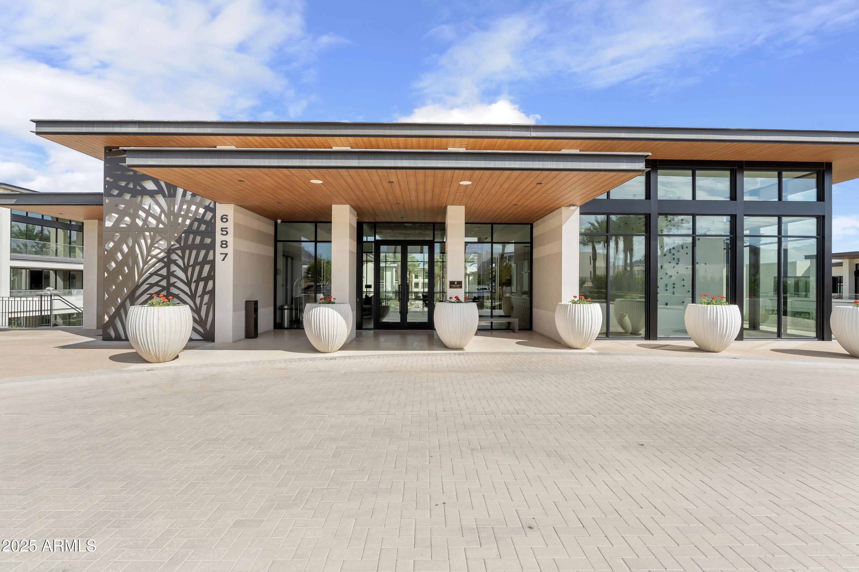 6587 North Palmeraie Boulevard, Unit 2041 Paradise Valley, AZ 85253 - Photo 2 of 74 002_Community Amenities