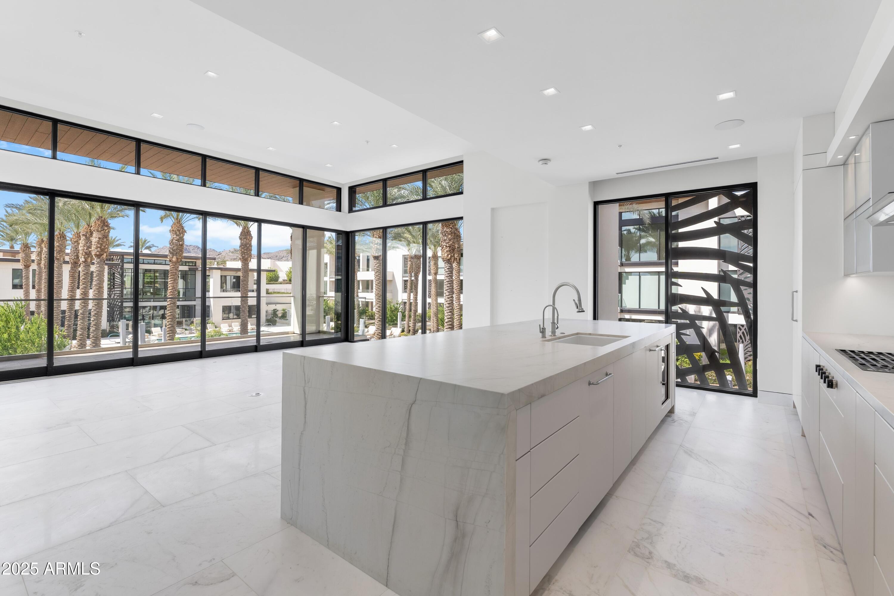 6587 North Palmeraie Boulevard, Unit 2041 Paradise Valley, AZ 85253 - Photo 22 of 74 022_Kitchen