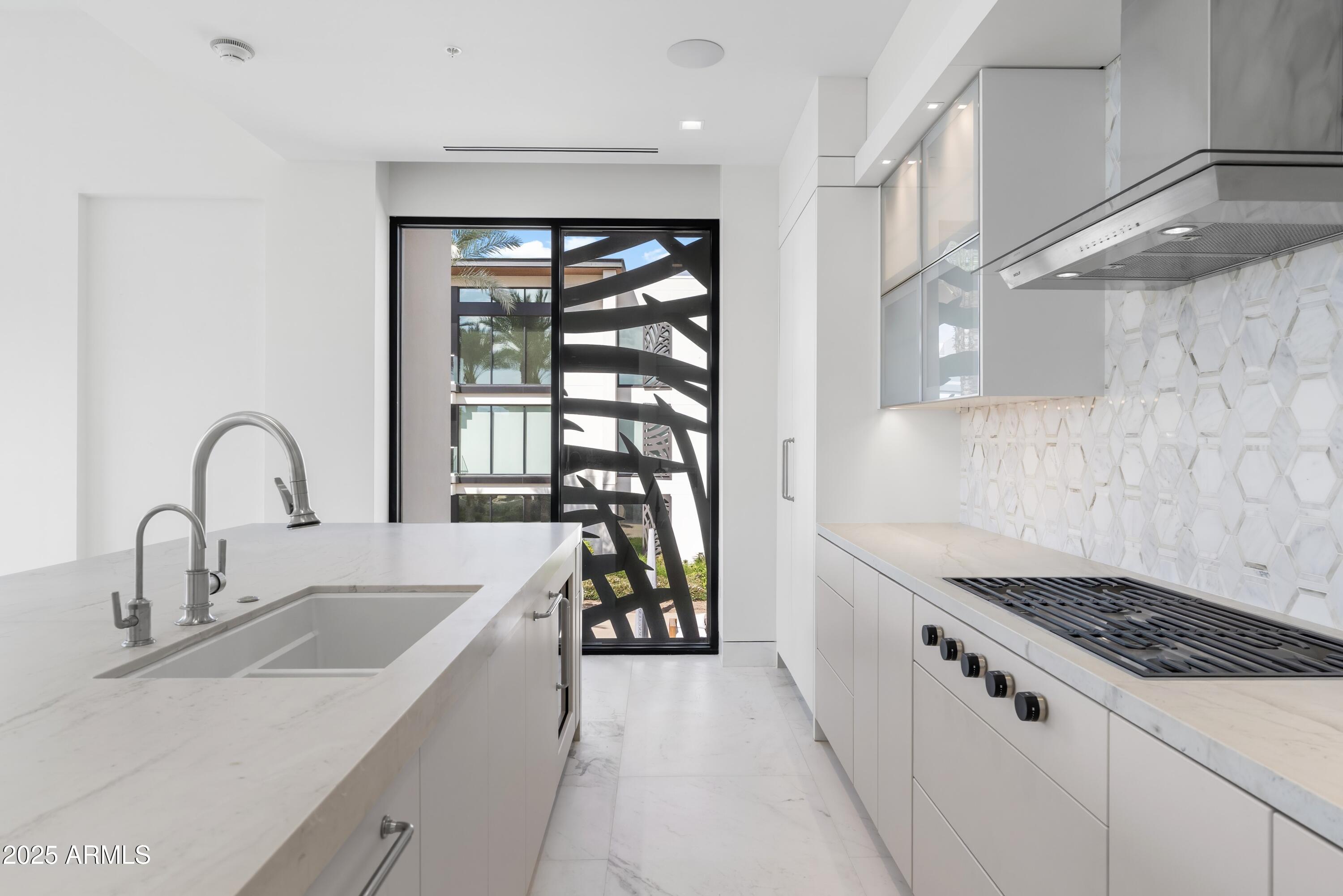 6587 North Palmeraie Boulevard, Unit 2041 Paradise Valley, AZ 85253 - Photo 23 of 74 023_Kitchen