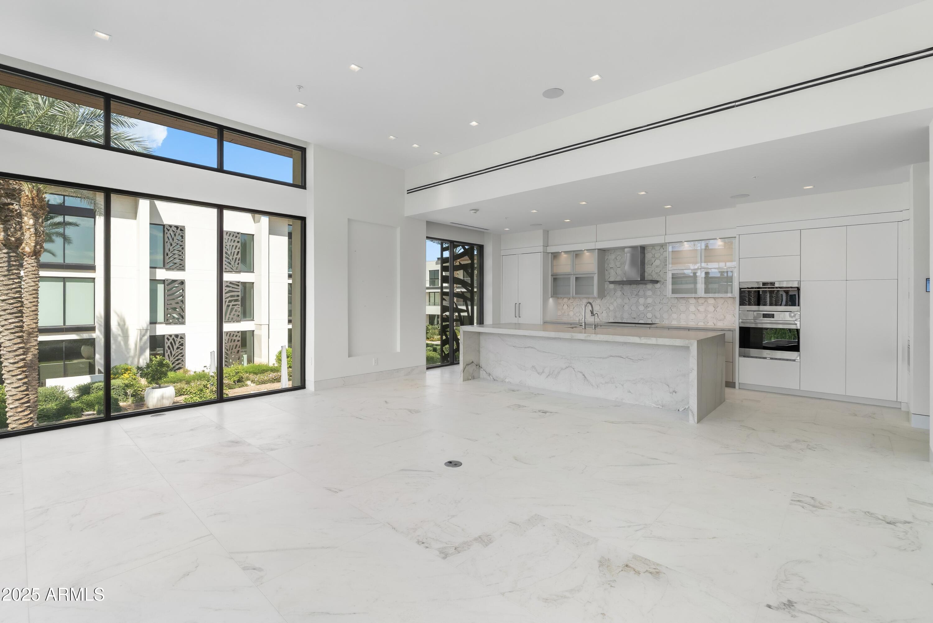 6587 North Palmeraie Boulevard, Unit 2041 Paradise Valley, AZ 85253 - Photo 27 of 74 027_Great Room