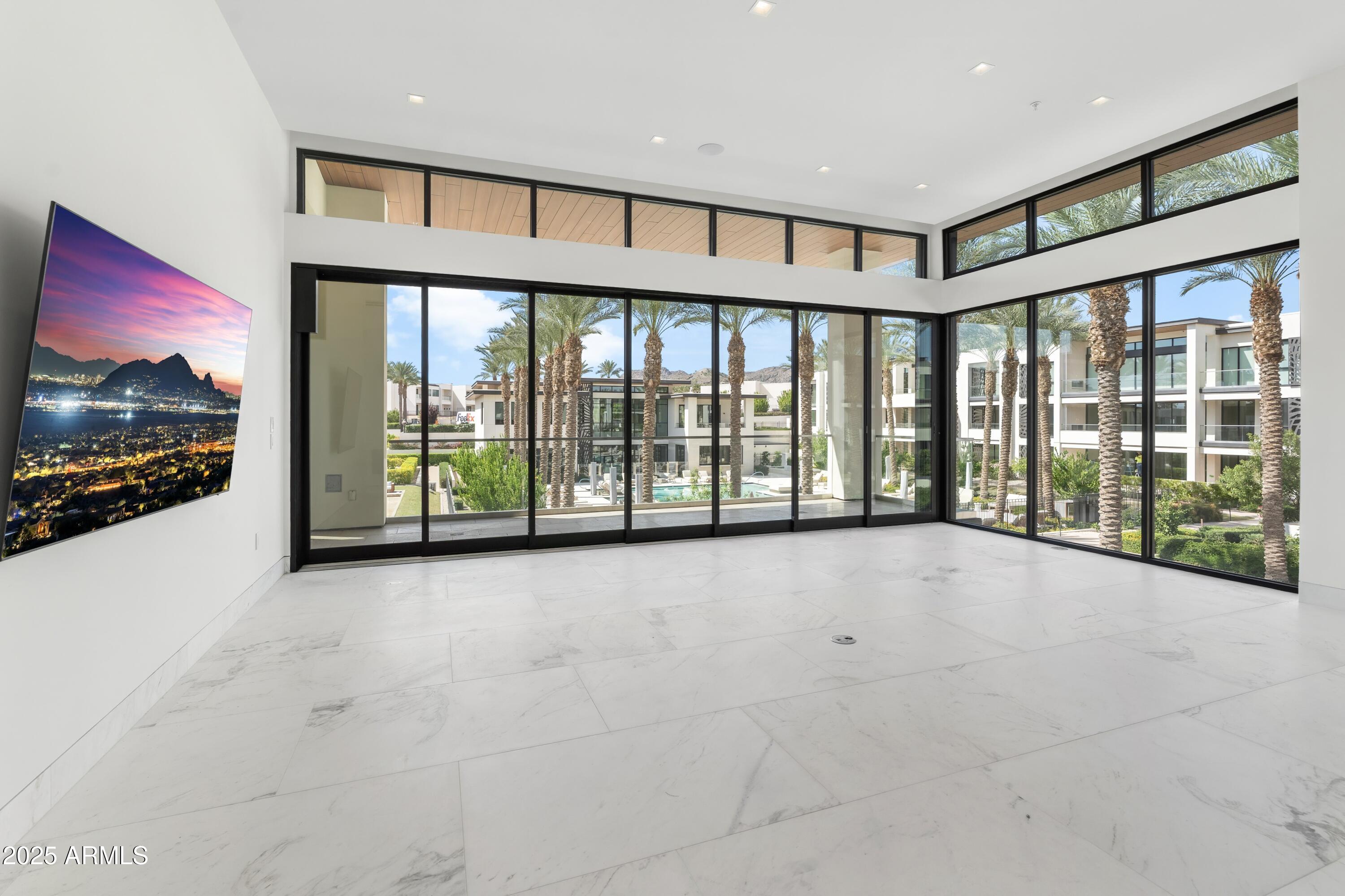 6587 North Palmeraie Boulevard, Unit 2041 Paradise Valley, AZ 85253 - Photo 28 of 74 028_Great Room