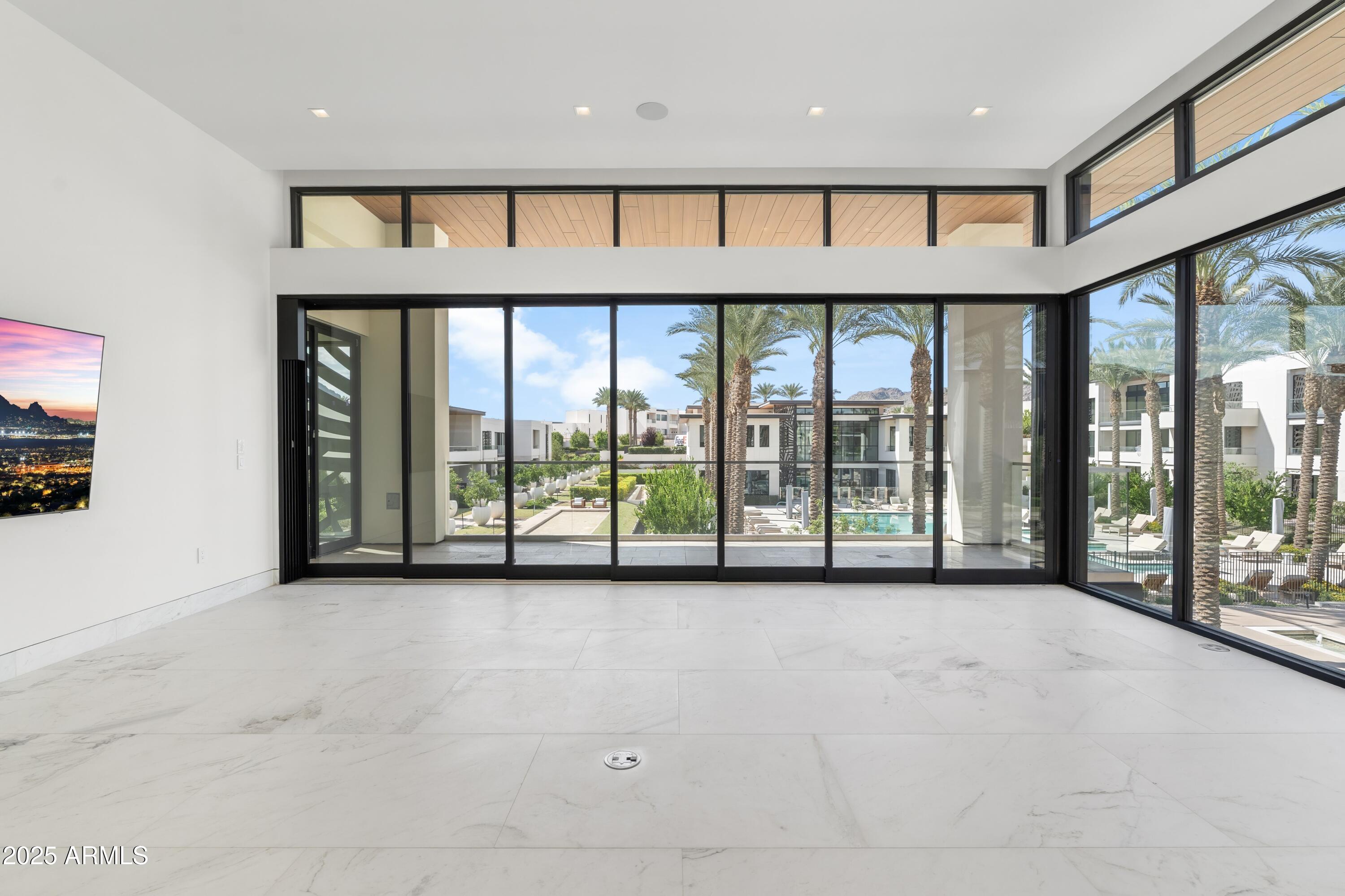 6587 North Palmeraie Boulevard, Unit 2041 Paradise Valley, AZ 85253 - Photo 29 of 74 029_Great Room