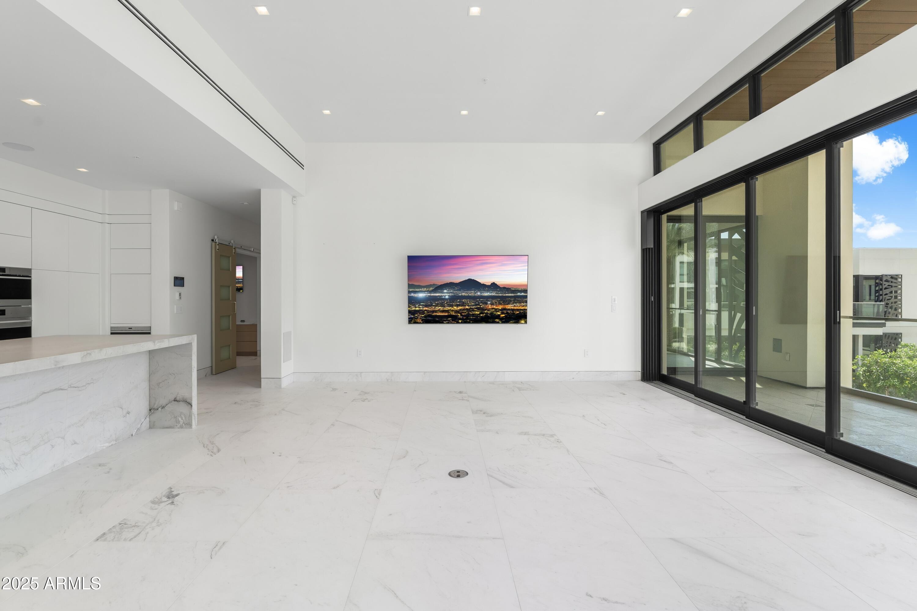 6587 North Palmeraie Boulevard, Unit 2041 Paradise Valley, AZ 85253 - Photo 30 of 74 030_Great Room