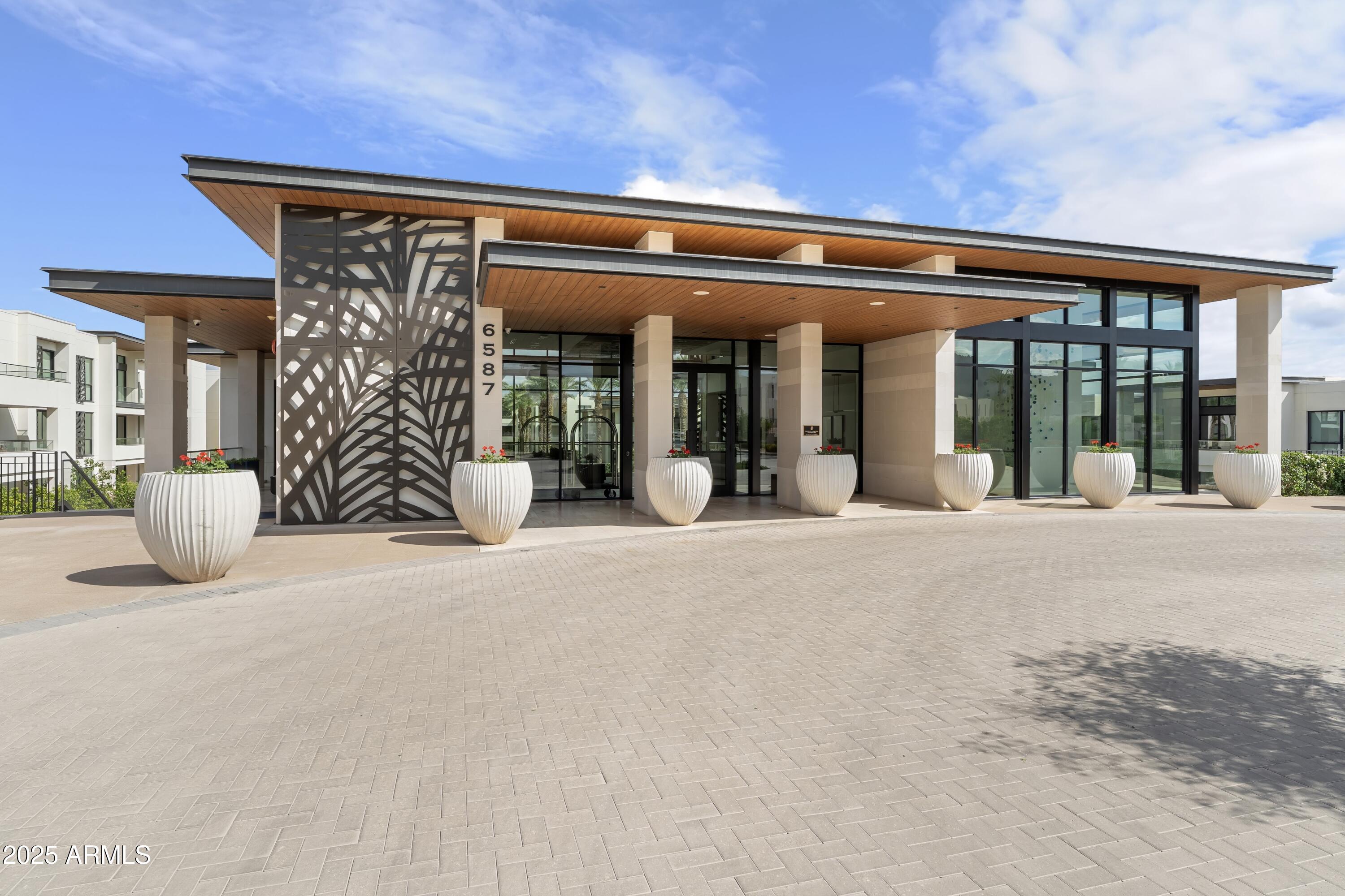 6587 North Palmeraie Boulevard, Unit 2041 Paradise Valley, AZ 85253 - Photo 3 of 74 003_Community Amenities