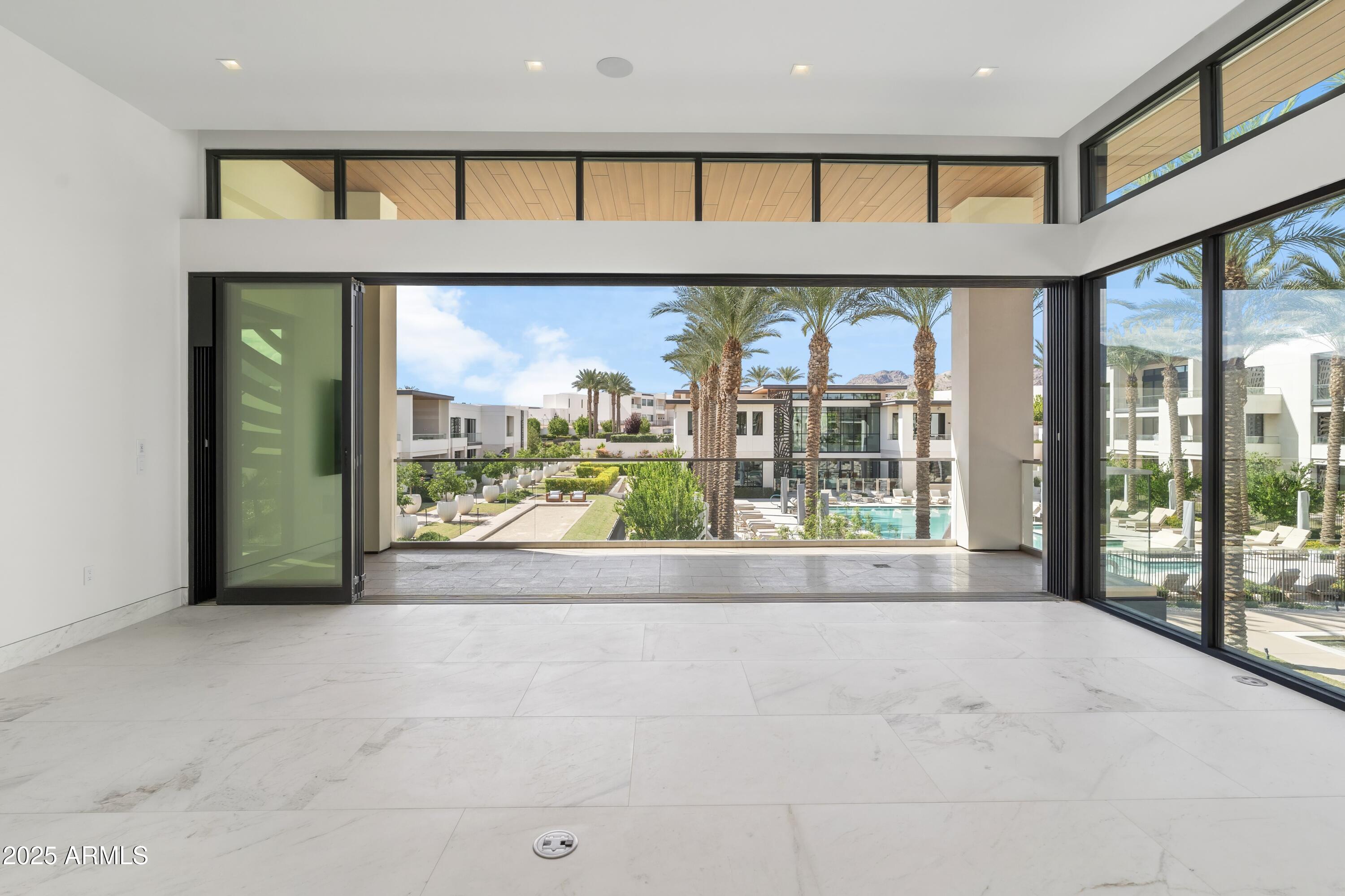 6587 North Palmeraie Boulevard, Unit 2041 Paradise Valley, AZ 85253 - Photo 33 of 74 033_Great Room