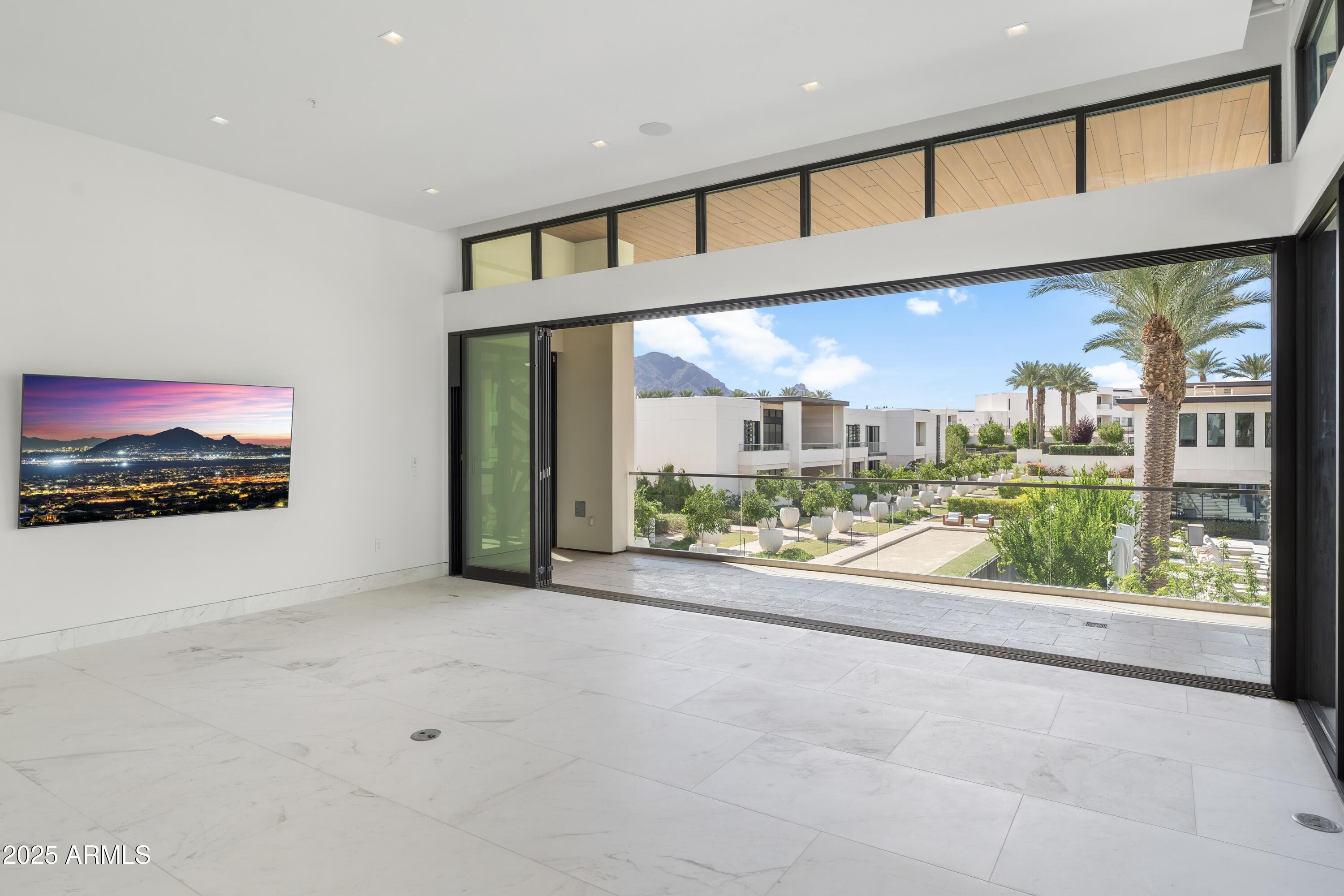 6587 North Palmeraie Boulevard, Unit 2041 Paradise Valley, AZ 85253 - Photo 34 of 74 034_Great Room