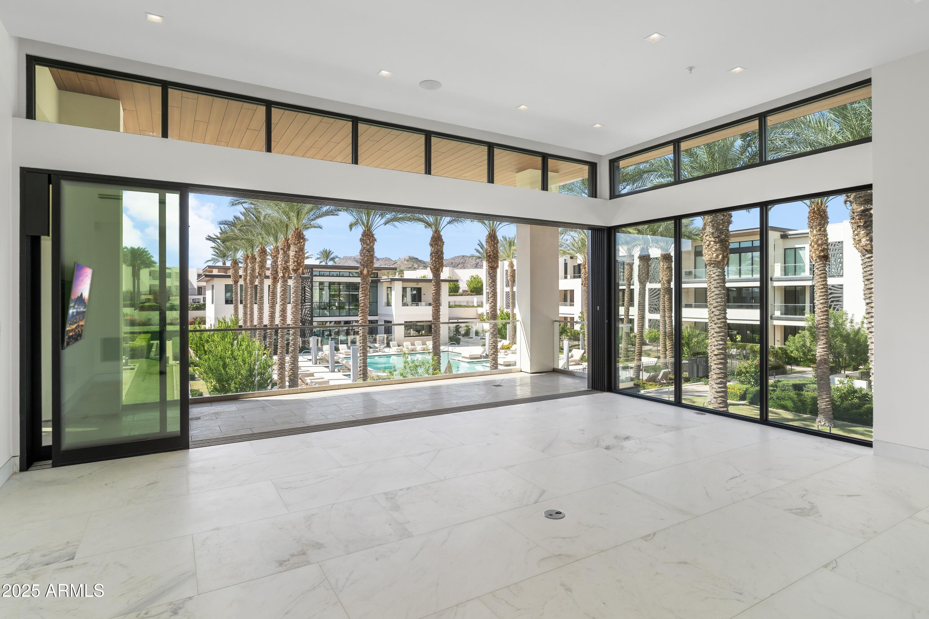 6587 North Palmeraie Boulevard, Unit 2041 Paradise Valley, AZ 85253 - Photo 35 of 74 035_Great Room