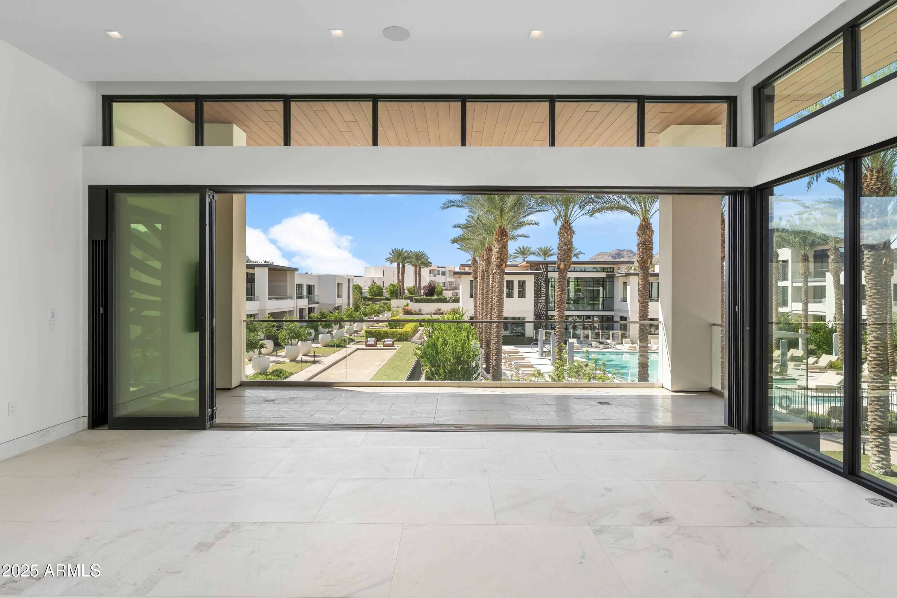 6587 North Palmeraie Boulevard, Unit 2041 Paradise Valley, AZ 85253 - Photo 36 of 74 036_Great Room