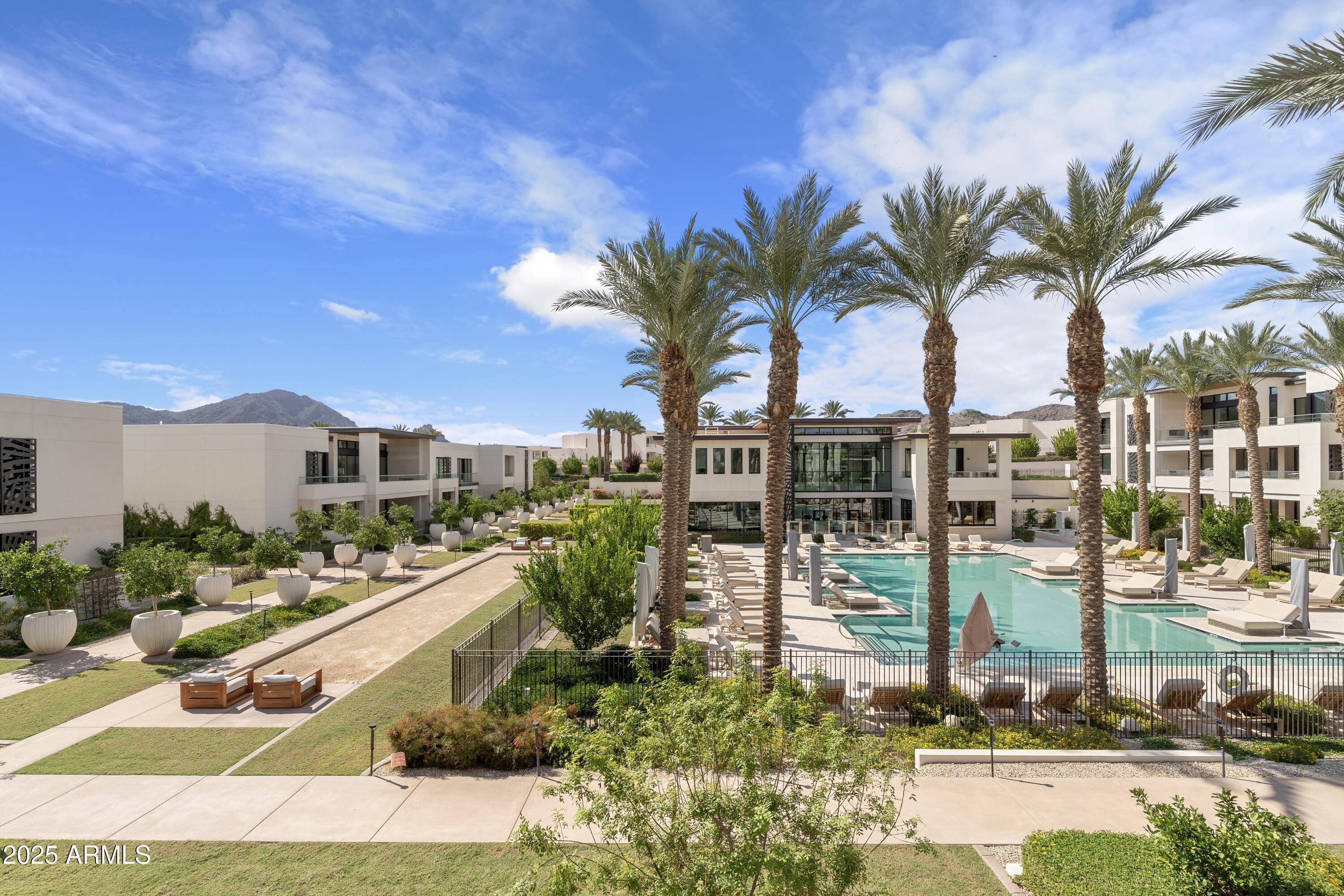 6587 North Palmeraie Boulevard, Unit 2041 Paradise Valley, AZ 85253 - Photo 39 of 74 039_Balcony