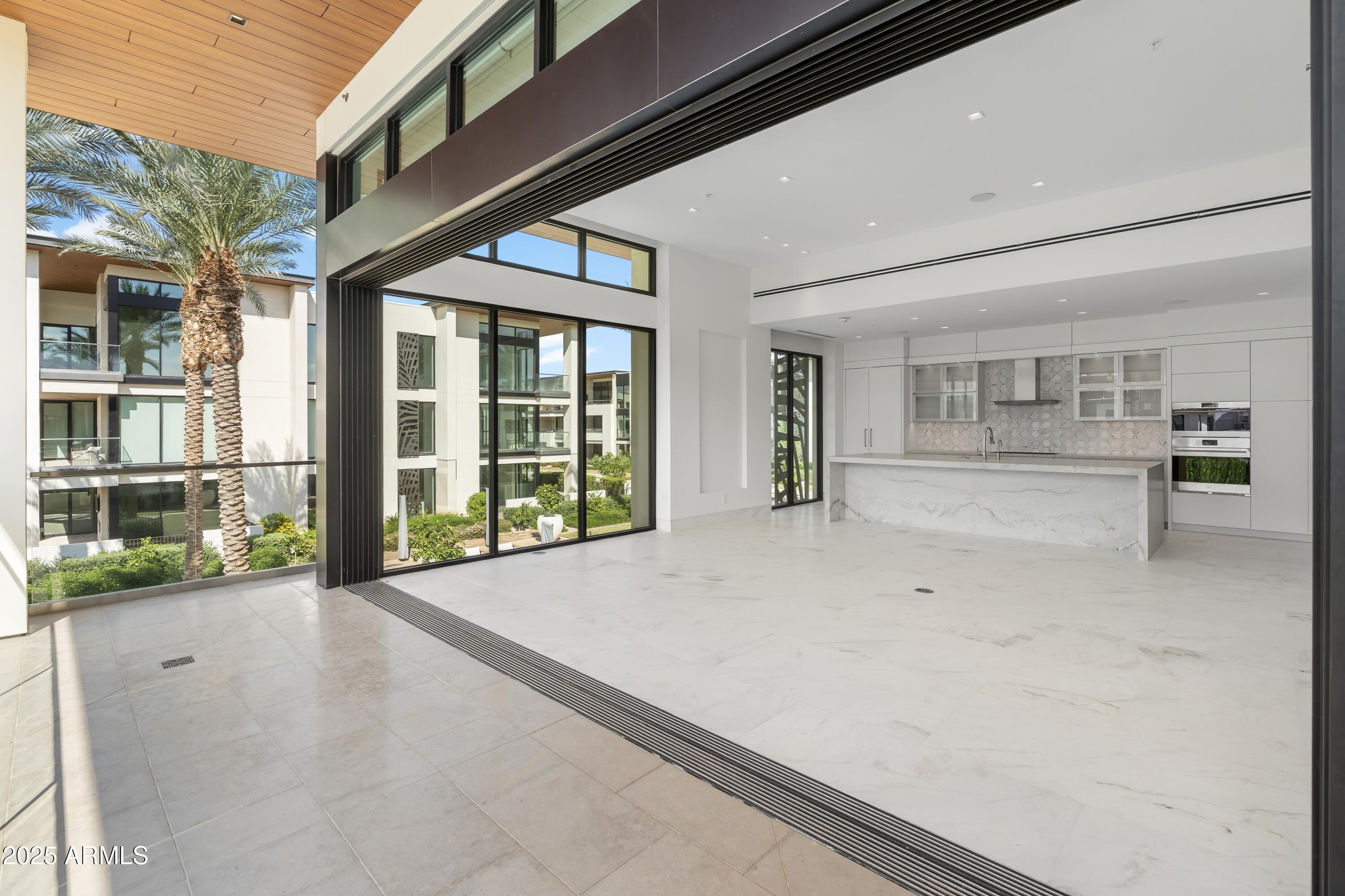 6587 North Palmeraie Boulevard, Unit 2041 Paradise Valley, AZ 85253 - Photo 41 of 74 041_Balcony