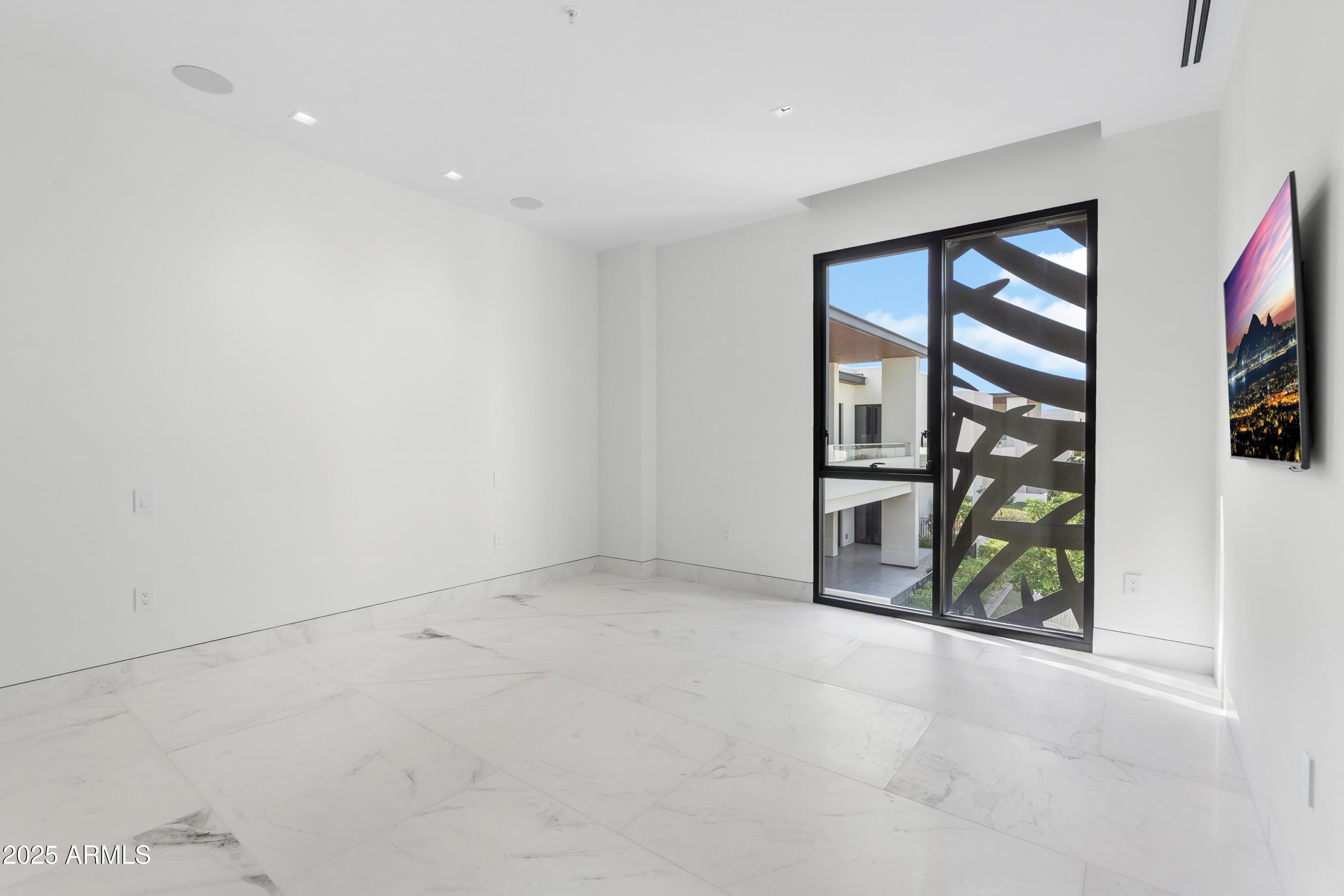 6587 North Palmeraie Boulevard, Unit 2041 Paradise Valley, AZ 85253 - Photo 44 of 74 044_Bedroom