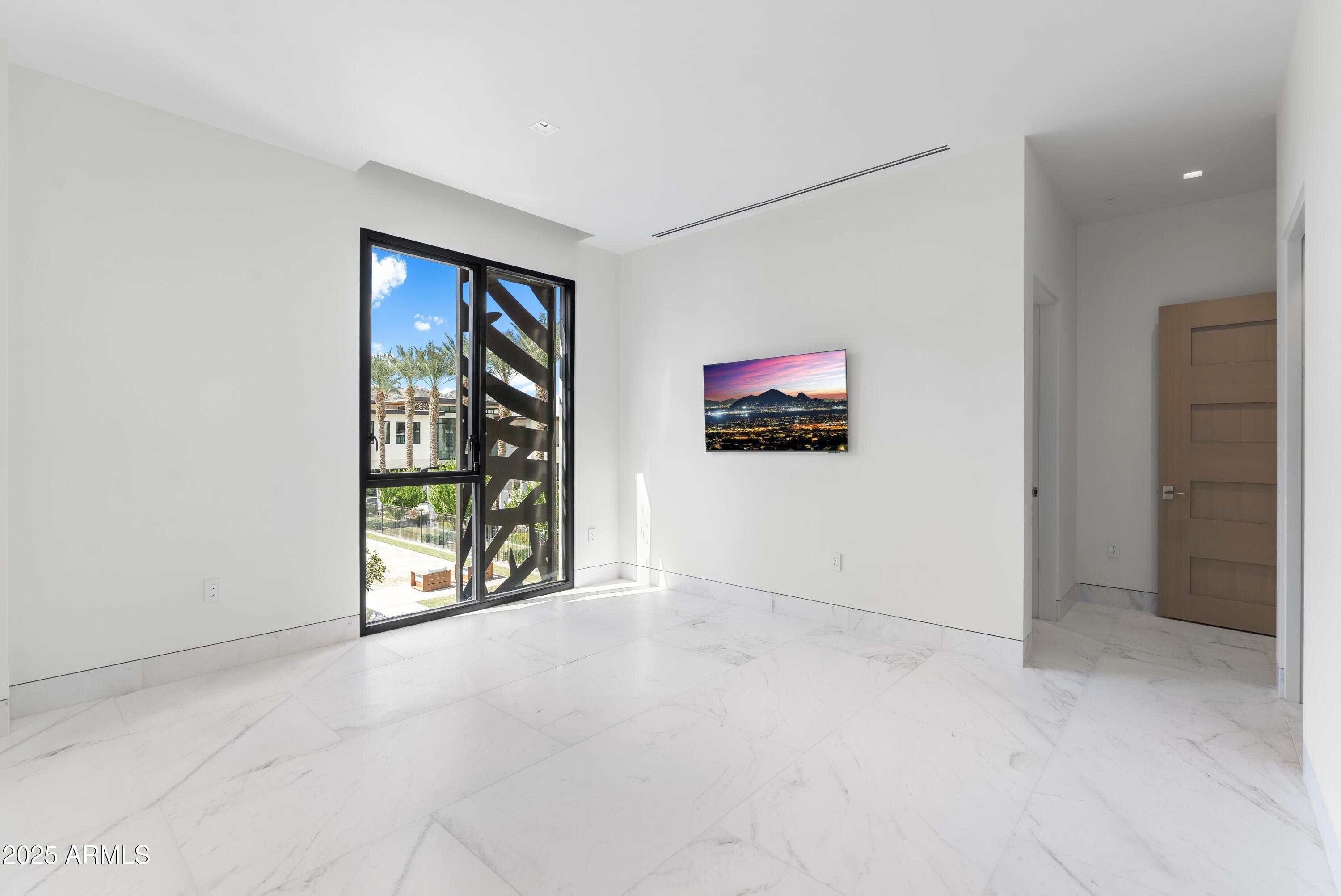 6587 North Palmeraie Boulevard, Unit 2041 Paradise Valley, AZ 85253 - Photo 45 of 74 045_Bedroom